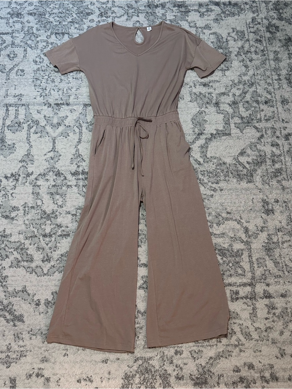 Relaxed Taupe Wide-Leg Jumpsuit with Tie Waist - Picture 2 of 8